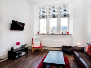 Living area | 7 Westercraigs Apartment, Inverness