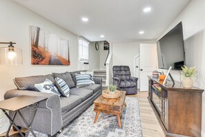 Living Room | Keyless Entry | Queen Sleeper Sofa | Smart TV