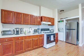 Kitchen | Cooking Basics | In-Unit Laundry