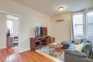 Living Room | Smart TV | Central A/C