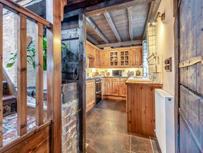 Kitchen | Yr Hen Efail, Abergorlech