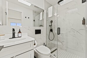 Master Bedroom Bathroom