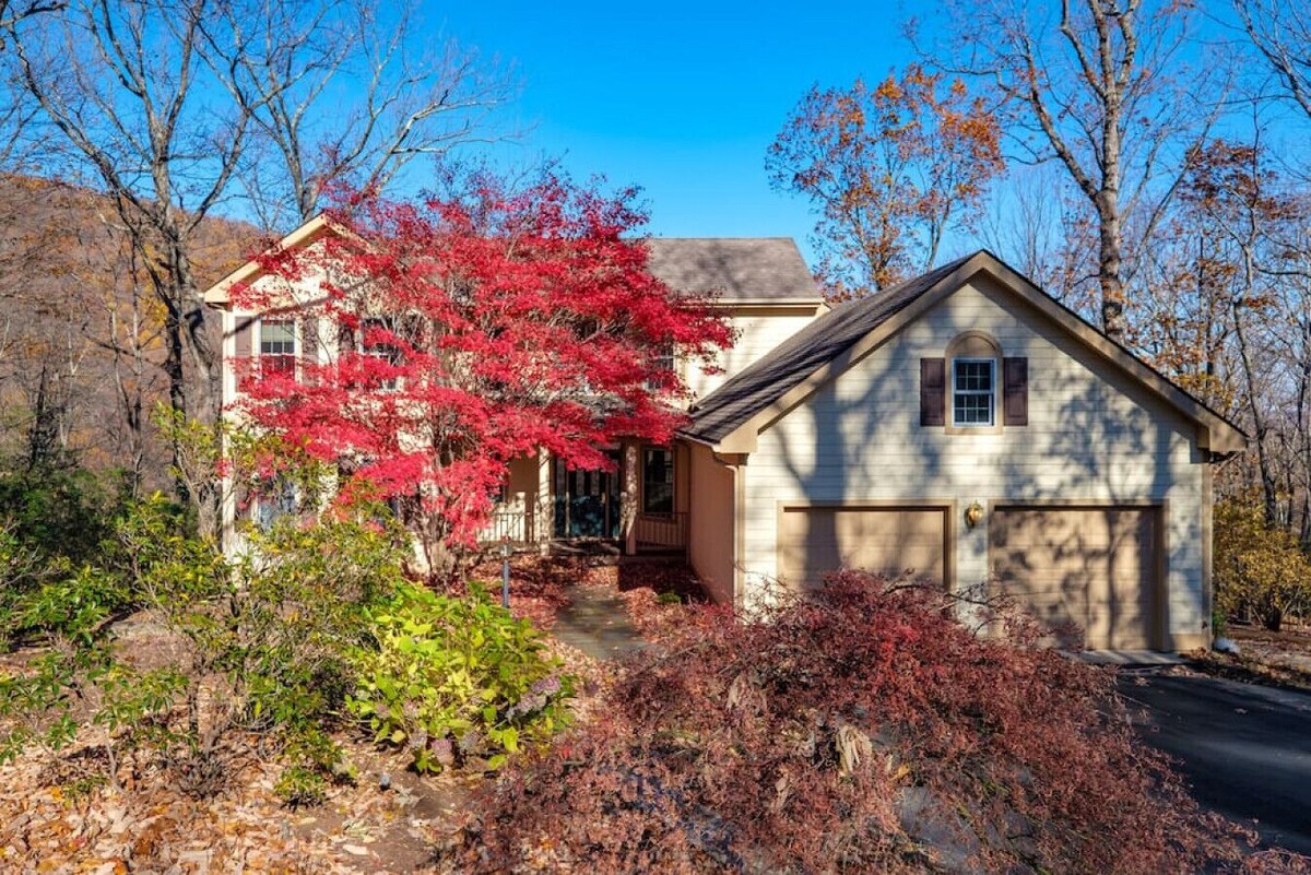 The Wintergreen Treehouse Virginia from Vrbo