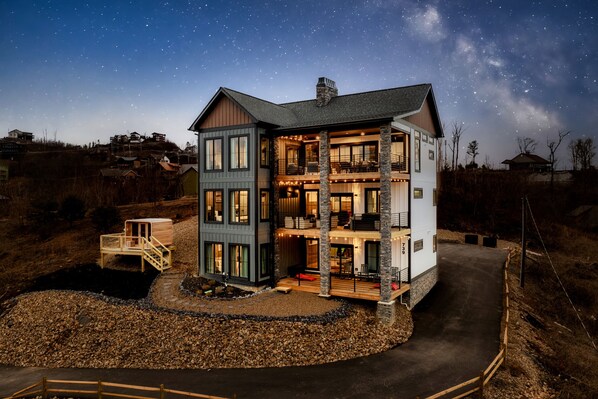 The Catbird Lodge, in the Catbird Seat!