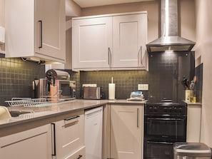 Kitchen/diner | Tarn Cottage, Grasmere