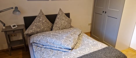 Schlafzimmer Ansicht 2