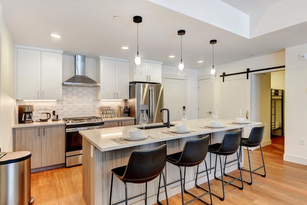 Gorgeous Kitchen Area With Island Bar Seating For 4 People