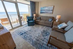 Direct Oceanfront, Beautifully Decorated