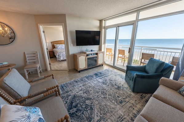 Direct Oceanfront, Beautifully Decorated