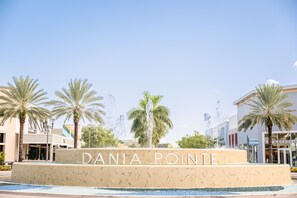 Dania Pointe