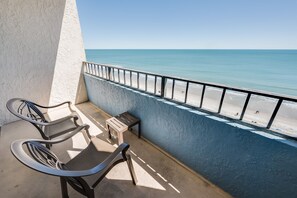 Balcony with Amazing Views of the Ocean