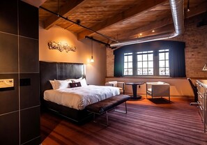 Unit with King size bed