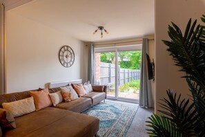 Living Room/Sitting Area/Communal Lounge/TV Room