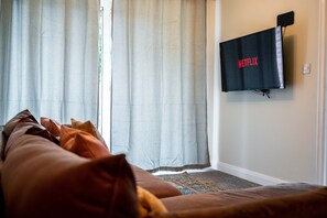 Living Room/Sitting Area/Communal Lounge/TV Room