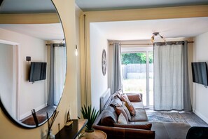 Living Room/Sitting Area/Communal Lounge/TV Room