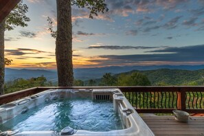 Hot tub - View of mountains from hot tub