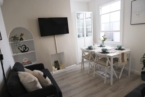 Lounge / Dinner