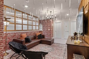 Spacious and cozy lounge to wait for your laundry.