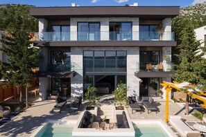 The most beautiful villa for vacation with friends near the beach with heated pool, sauna and jacuzzi