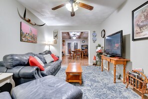 Living Room | Smart TV | Central A/C & Heating