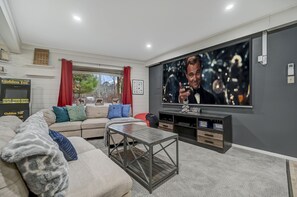 227 Birch Dr 021 TV Screen
