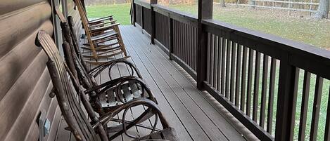 Porch with 6 chairs and 2 benches to enjoy the view.