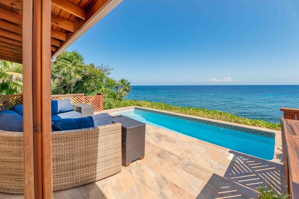 Oceanview deck & pool