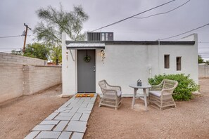 Studio Exterior | Outdoor Dining Area