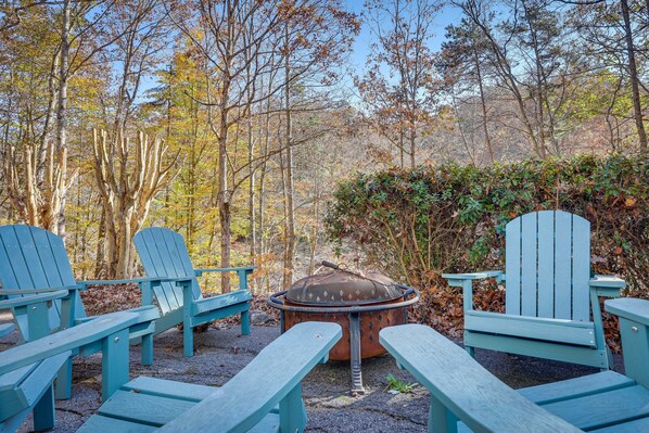 Blairsville Vacation Rental | 4BR | 3BA | Stairs Required | 3,200 Sq Ft