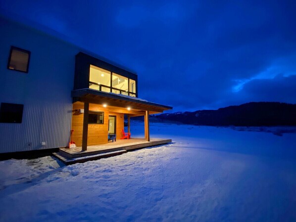 Exterior Winter picture of the rental entrance