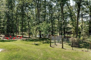 2 Bedrooms in Wine Region of Year + Pool, Pond, Pool Table & Fire Pit