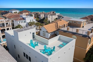 White Sands - Destiny by the Sea Luxury Vacation Rental Beach House with Private Pool, Rooftop Deck, and Game Room in Gated Community Destin, Florida - Five Star Properties Destin/30A