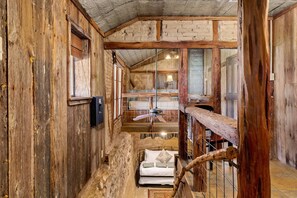 Embrace the sense of wonder and tranquility in this special loft overlooking the historic stone cellar, creating a truly memorable experience.