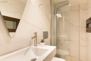 beautiful and large bathroom