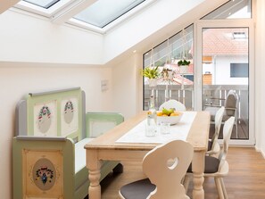 Ferienwohnung Sternenhimmel mit Bergblick, 2 separate Schlafzimmer, WLAN-Essplatz