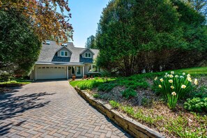 Beautifully landscaped grounds.