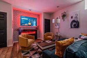 You will enjoy the comfortable seating and modern amenities in this inviting living area. With vibrant decor and a large Roku TV with back LED, it's perfect for relaxing and entertaining.