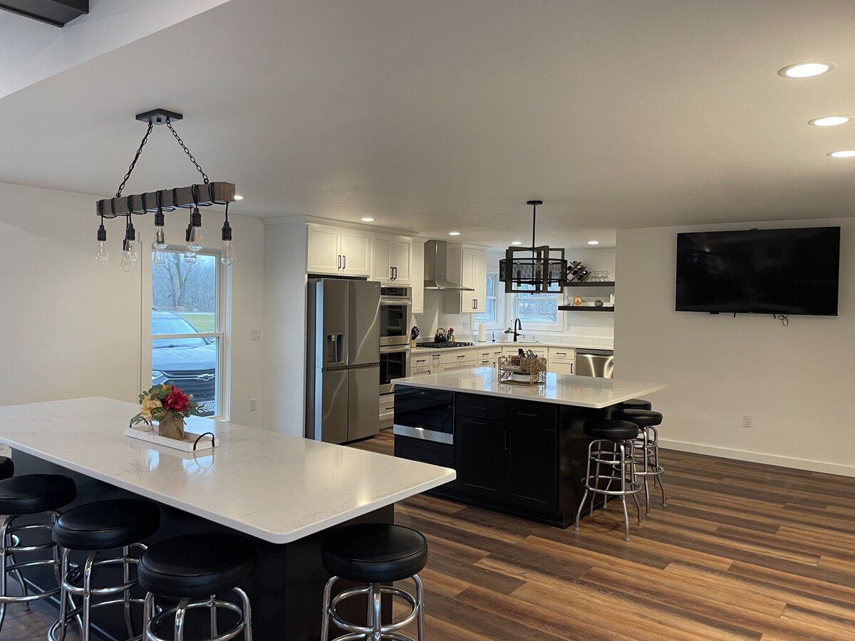 Spacious Bayside Retreat in Door County. All the views and not the traffic.