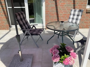 Sitzbereich auf der überdachten Terrasse