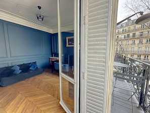 Salon / Salle Ă manger avec balcon