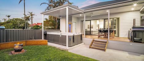 Create lasting memories in a perfect setting for relaxation and enjoyment with your loved ones, featuring a fire pit, spa, sauna, BBQ, and an inviting outdoor deck.