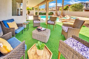 Embrace an active lifestyle with nearby opportunities for leisure walking, hiking, rock climbing, an abundance of golfing.