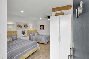 Roomy efficiency with 2 queen beds, kitchenette & full bath
