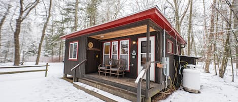 Front of the cabin in the winter. 