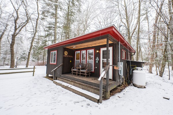 Front of the cabin in the winter. 