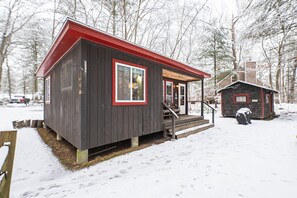 This photo shows the cabin and the detached bunkhouse. (only used in summer)