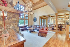 Living Room | Main Level | Smart TV w/ Cable | Open Floor Plan