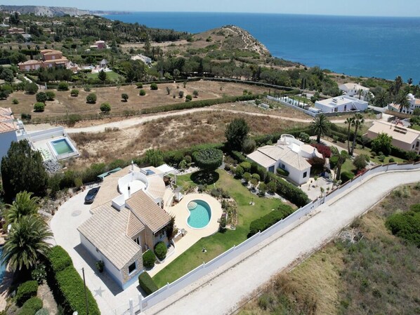 Villa Mare Vista | 4 Bedrooms | Magnificent View Of The Ocean | 300 Metres To The sea | Short Drive To Praia da Luz