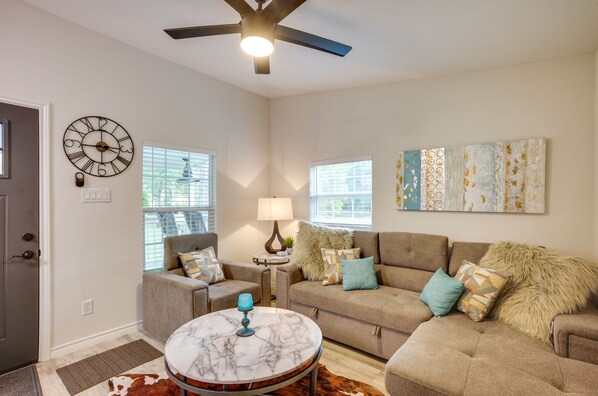 Montgomery Vacation Rental | 1BR | 1BA | 650 Sq Ft | Steps Required to Enter