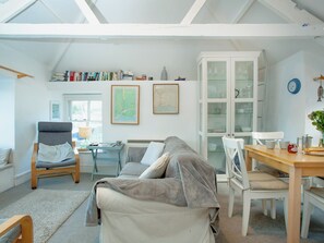Open plan living space | The Lookout, Fowey